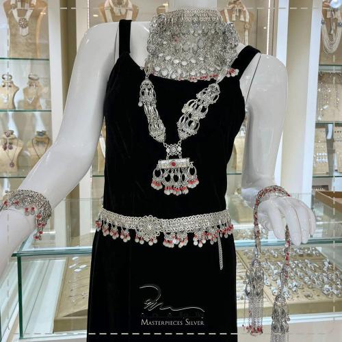 طقم تراثي سعودي للنساء