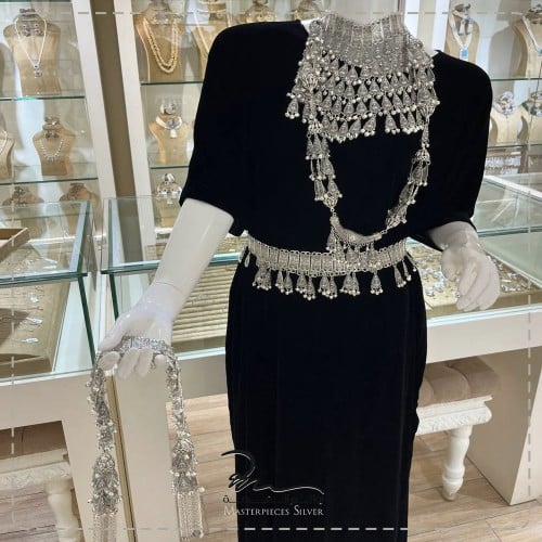 طقم فضة تراثي سعودي ليوم التأسيس بتصميم جذاب