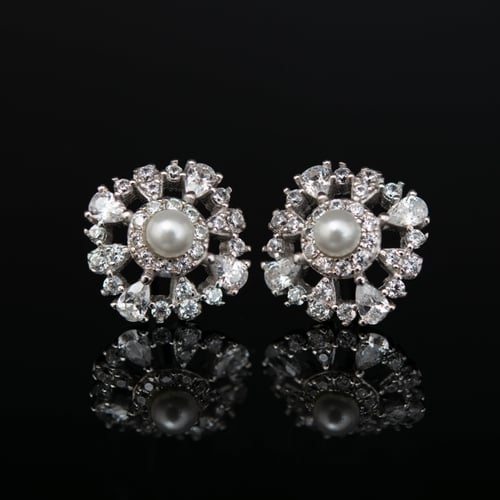 حلق فضة مع اللؤلؤ تصميم الألماس