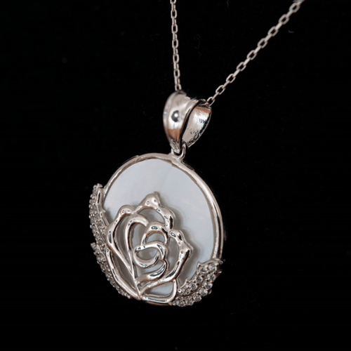 تعليقة فضة الوردة