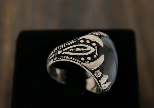 خاتم رجالي من الفضة والعقيق اليماني
