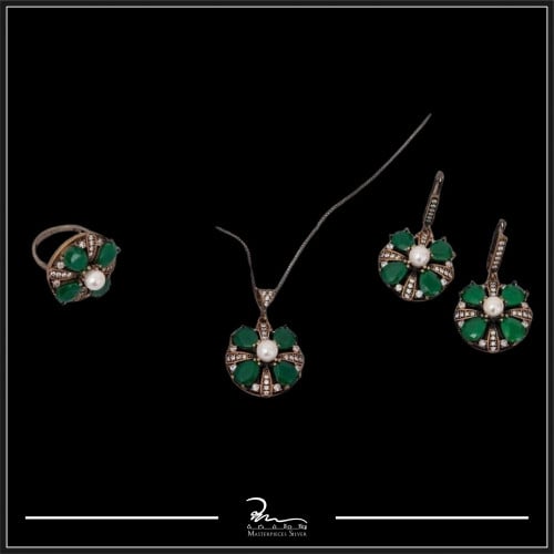 طقم حريمي اخضر زاهي