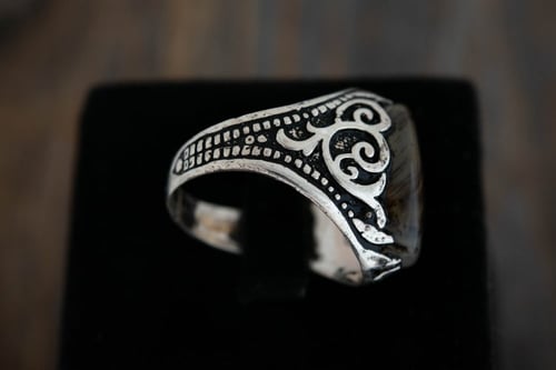 خاتم رجالي من الفضة والعقيق اليماني