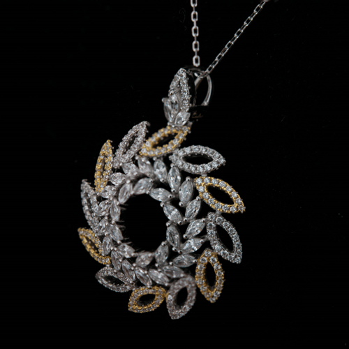 تعليقة فضة مميزة باللون الذهبي والفضي