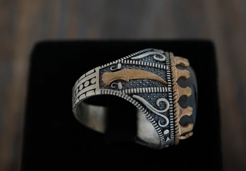 خاتم رجالي من الفضة والعقيق اليماني