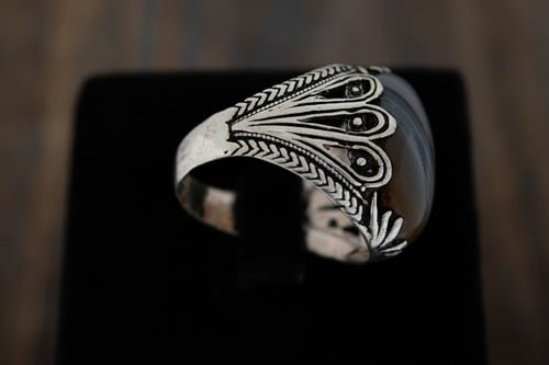 خاتم رجالي من الفضة والعقيق اليماني