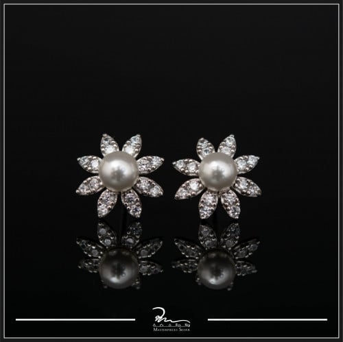 حلق فضة بتصميم وردة مع اللؤلؤ