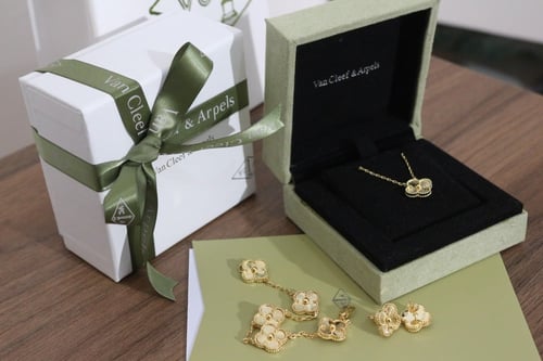 طقم فان كليف قولد