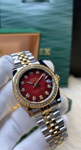 ساعة نسائيه من الداخل عودي