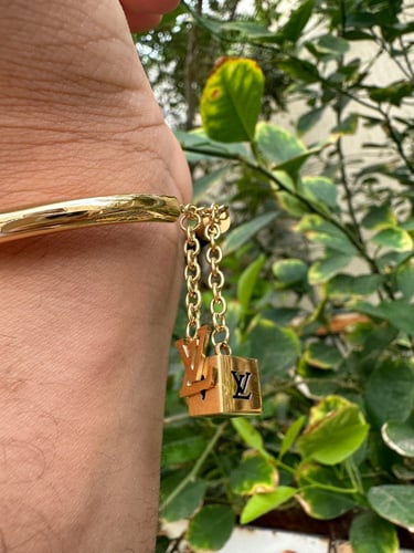 اسورة لويس يوني سكس