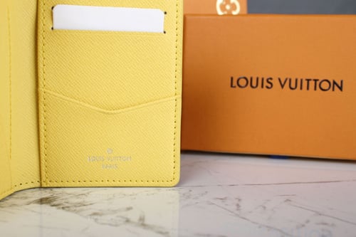 محفظة لويس فيتون