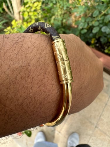 اسورة لويس يوني سكس