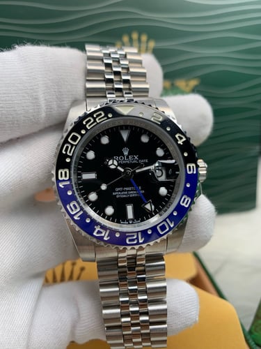 ساعة GMTباتمان