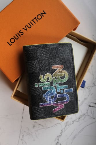 محفظة لويس فيتون