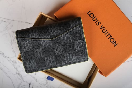 محفظة لويس فيتون