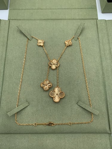 الطقم الملكي الذهبي