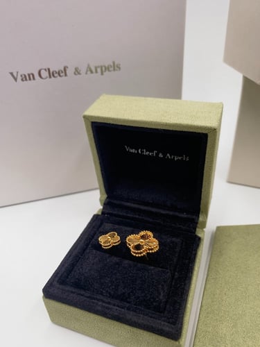 الطقم الملكي الذهبي