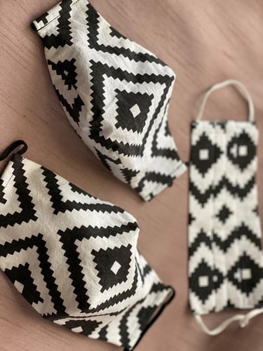 كمامة قماشية باللون الاسود و الابيض رقم #76