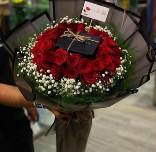 تغليف مع ورد جدا أنيق