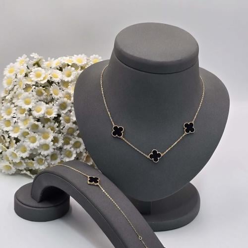 عقد + أسوارة