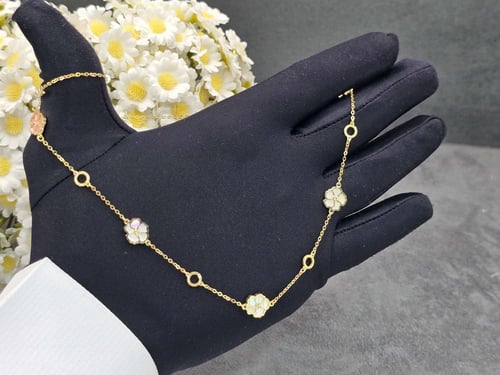 عقد ايطالي