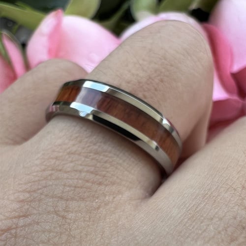 خاتم زواج رجالي فضي خط خشبي