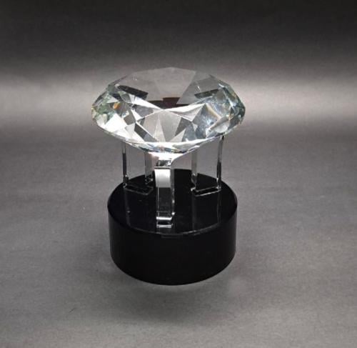 مجوهرة كريستال ثلاث ارجل قطعتين