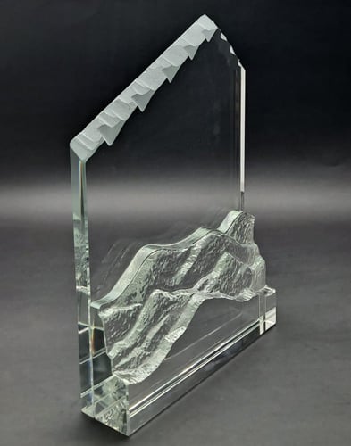 درع كريستال جبل شفاف