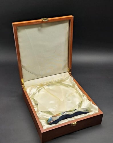 درع مثمن كريستال ملون