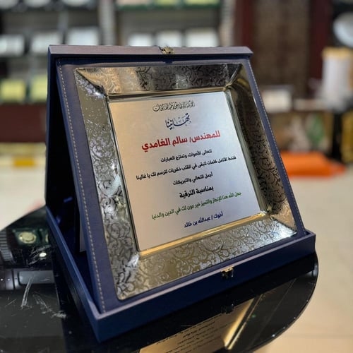 درع فضي مربع بعلبة جلد ايطالي فاخر