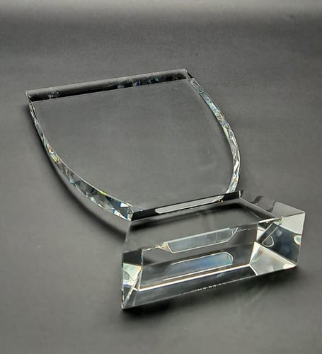 درع كريستال نصف بيضوي