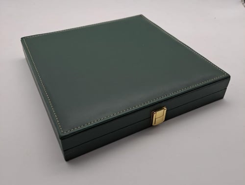 درع معدني فاخر بعلبة جلدية