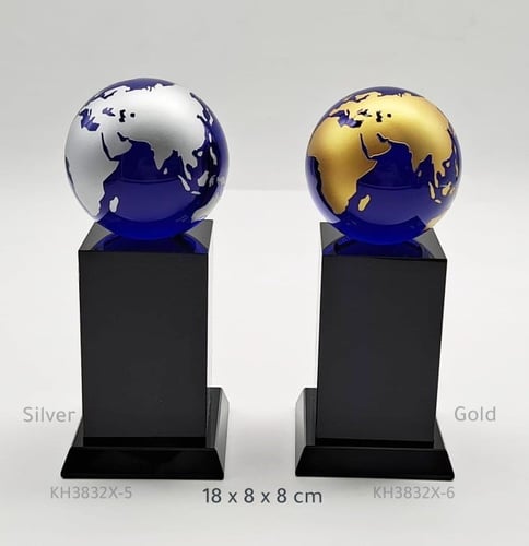 مجسم كرة أرضية ملون