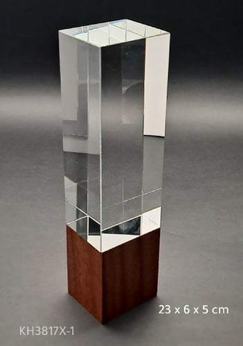 درع تروفي مكعب قاعدة خشب