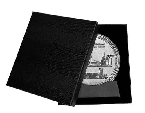 معالم المملكة لون فضي