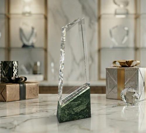 درع تروفي كريستال سيف قاعدة رخامية