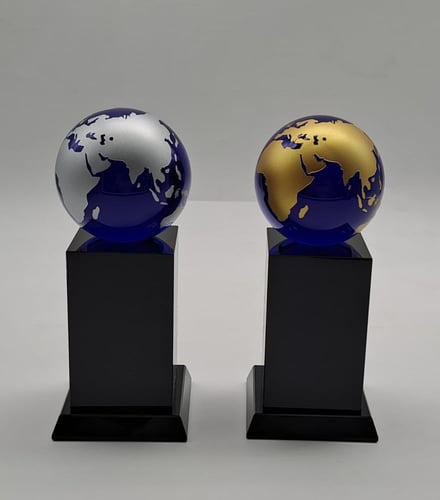 مجسم كرة أرضية ملون