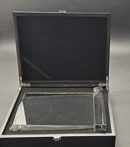 درع كريستال مستطيل طولي