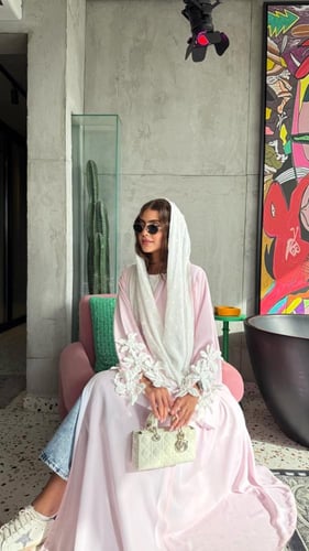 pink blossem عباية شيفون دبل فيس مزينة بالورود الب...