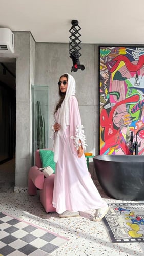 pink blossem عباية شيفون دبل فيس مزينة بالورود الب...