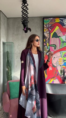 عباية بلايزر مع وشاح من اللينين وطرحة ناعمة شيفون...