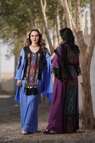 جلابية بوشاح خاص