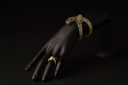 طقم أسواره مع خاتم بالكريستال الذهبي