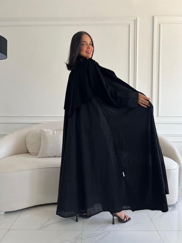 عبايه قماش كريب مع تدخيلات ركامه مع الطرحه