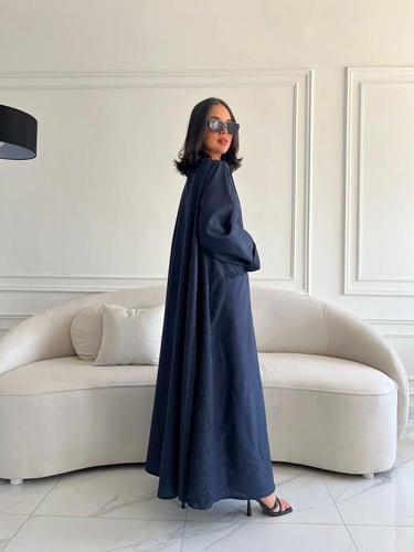 عبايه قماش كتان مع تدخيلات جاكار ورد