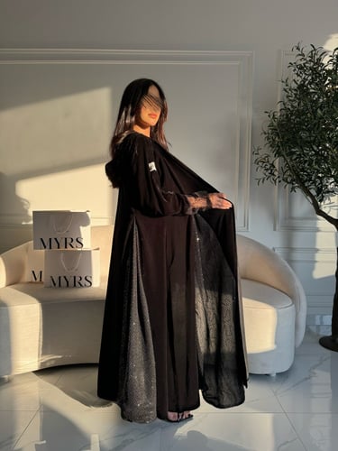 عباية مخمل أسود مع تدخيلات ترتر