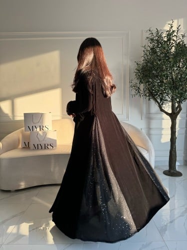 عباية مخمل أسود مع تدخيلات ترتر