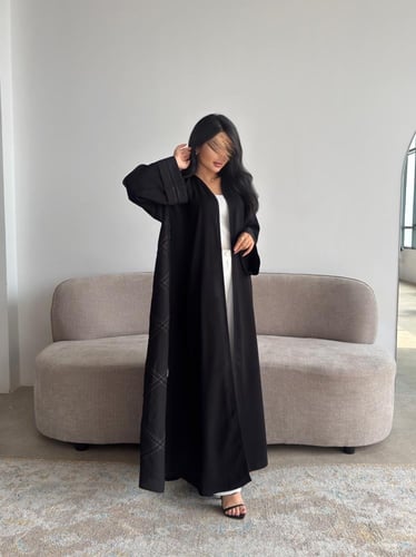 عباية كلوش قماش كريب بكسرات جوانب