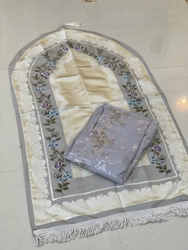 طقم سجاد تركي مبطن + شرشف صلاة مطرز مرد