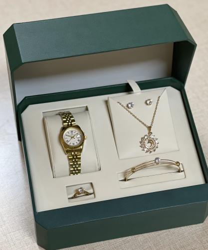 طقم نسائي ماركة فندربلو